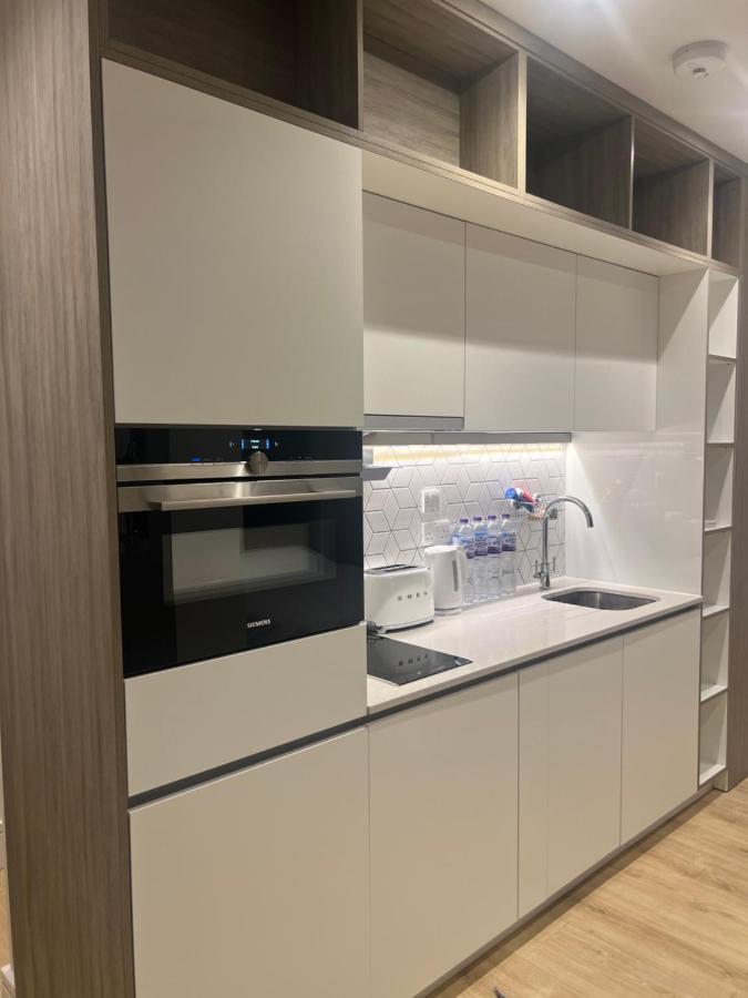 London Luxxe Suites & Apartments - London Heathrow Airport, Terminal 1 2 3 4 5 Hillingdon Dış mekan fotoğraf