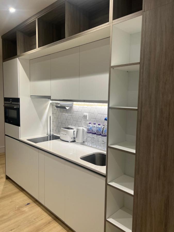 London Luxxe Suites & Apartments - London Heathrow Airport, Terminal 1 2 3 4 5 Hillingdon Dış mekan fotoğraf