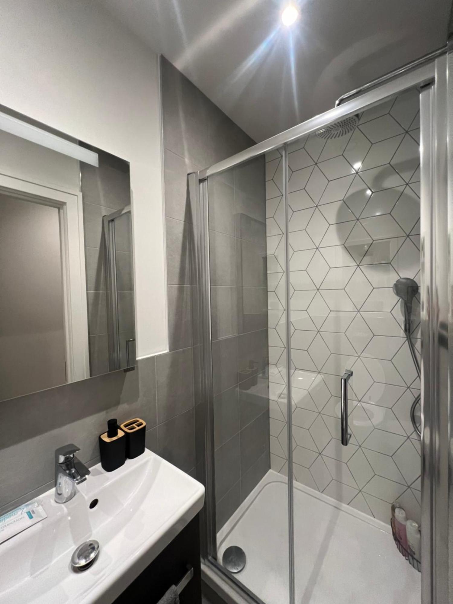 London Luxxe Suites & Apartments - London Heathrow Airport, Terminal 1 2 3 4 5 Hillingdon Dış mekan fotoğraf