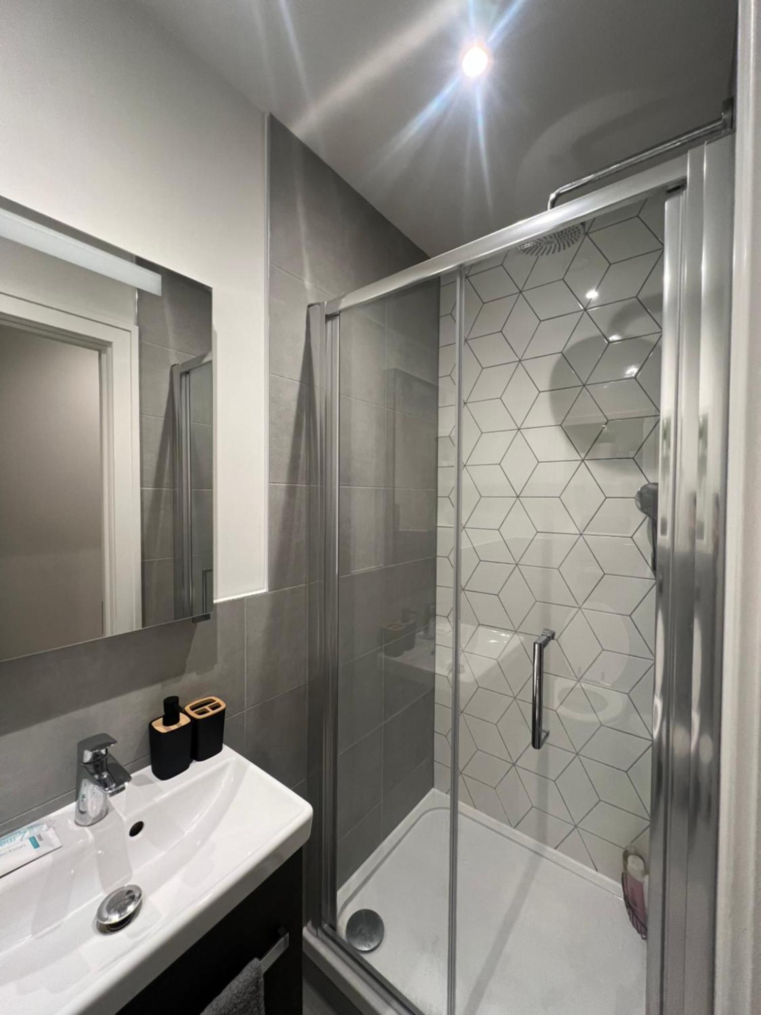 London Luxxe Suites & Apartments - London Heathrow Airport, Terminal 1 2 3 4 5 Hillingdon Dış mekan fotoğraf
