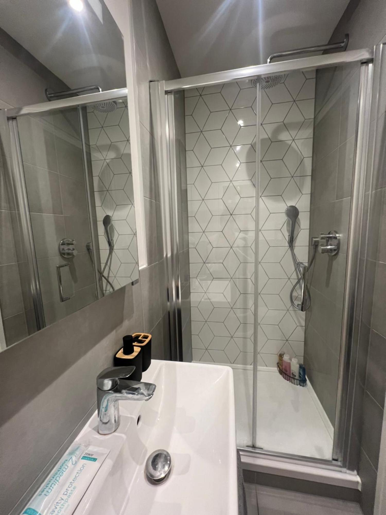 London Luxxe Suites & Apartments - London Heathrow Airport, Terminal 1 2 3 4 5 Hillingdon Dış mekan fotoğraf